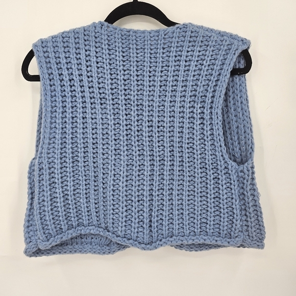 Chunky Knit Cropped Sweater Vest Light Blue Button Front Size Small - Picture 5 of 5